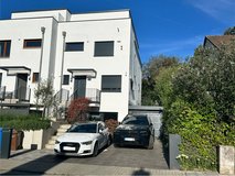 Stunning 6/7 Bedroom Duplex with Rooftop Views and Large Garden in Wiesbaden, GE