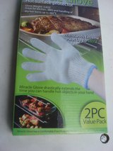 NEW 2 PACK OF MIRACLE GLOVES ,HOT SURFACE PROCTECTORS in Fort Hood, Texas
