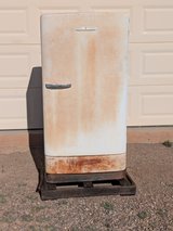 1940s General Electric Refrigerator in Alamogordo, New Mexico