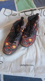 Skeletten Shows Kids European Size 36 in Stuttgart, GE
