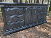 Huge Broyhill Bedroom Dresser Solid Wood Black Satin 72x19x32 New in Kingwood, Texas