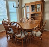 Richardson Brothers 9 Piece Solid Oak Dining Set in Aurora, Illinois