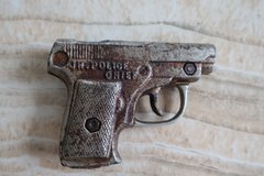 Vintage Kenton Jr. Police Chief Toy Cap Gun Pistol Cast Iron 1940s/50s in Bolingbrook, Illinois