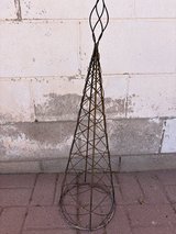 Plant trellis in Alamogordo, New Mexico