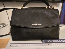 Michael Kors Medium Crossbody Bag – Black (Saffiano Leather) in Ramstein, Germany