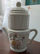 Vintage tea pot in Camp Lejeune, North Carolina