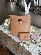 AUTHENTIC MK CROSSBODY PURSE in Glendale Heights, Illinois