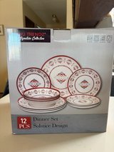 Nu Trendz Dinner set in Alamogordo, New Mexico