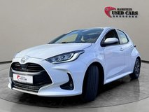 2021 Toyota Yarid Hybrid, Auto, 39.250 Miles, in Ramstein, Germany