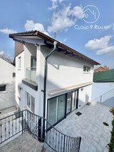 Modern & Spacious 6+ Bedroom Semi-detached house in Kaiserslautern–Hochspeyer | Minutes to Klebe... in Ramstein, Germany