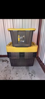 27 Gallon Black and Gold Totes in Alamogordo, New Mexico