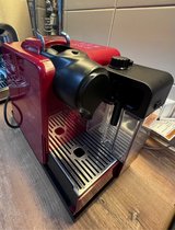 Nespresso De'Longhi Lattissima Touch (Glam Red) + 100 Capsule Bundle – Perfect Condition! in Stuttgart, GE