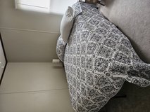 Queen bed w/platform in Perry, Georgia