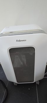 Fellowes microcut shredder 220v in Stuttgart, GE