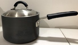 Calphalon Anodized 2.5qt Sauce pot / pan with Lid in Joliet, Illinois