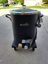 CharBroil The Big Easy Tru-Infrared OilLess Turkey Fryer Like New in Fort Campbell, Kentucky