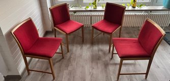 4 Red Cloth and Wood Chairs in Stuttgart, GE