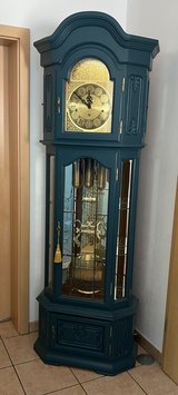 Rustic Oak Grandfather Clock – Mechanical Movement, Pendulum, Lighting & 3 Chimes – €1,100 OBO in Grafenwoehr, GE