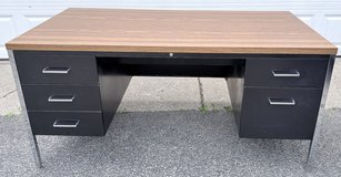 Vtg MCM All Steel Eq Co 5ft black Metal Desk - wood grain top - 6 drawer w/Key in Chicago, Illinois
