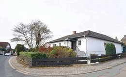 by Jess: 6 BR house with pool - 30 mins to Clay in Wiesbaden, GE