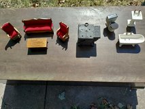VINTAGE MINIATURE DOLLHOUSE FURNITURE (8 PIECE SET) in Quantico, Virginia