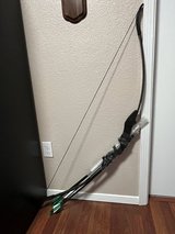 Black 51-52" Recurve Bow with five arrows and gaurd in Alamogordo, New Mexico