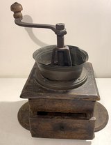 Antique / Early 1900s hand crank Coffee Grinder / Mill w/drawer - Rustic Decor in Joliet, Illinois
