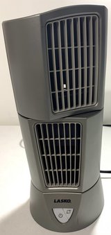Like New! Lasko 14" Wind Tower 3-Speed Oscillating Desk / Table Fan in Wheaton, Illinois