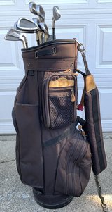 Golf Bundle: Wilson Golf Bag 10 Men's RH Clubs & 12 Golf Balls Set (3-9 Irons P S + Putter) in Bolingbrook, Illinois