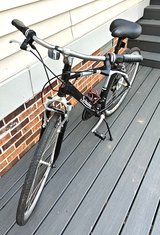 Schwinn™ Discover hybrid adult bicycle [28" wheels/17" frame] EXCELLENT! in Fort Campbell, Kentucky