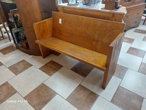 4 foot Vintage Oak Pew in Fort Leonard Wood, Missouri