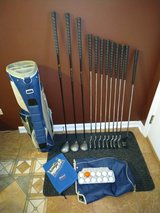 NEW Never Used Men’s RH Golf Set, 1-3-5 woods, 3-PW, Putter, Newer Bag & Extras in Bolingbrook, Illinois