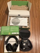Xbox series s and accessories in Okinawa, Japan
