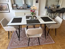 Kitchen Table /w chairs in Stuttgart, GE