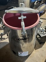 Devilbiss 7-1/2 gallon pressure pot for spraying in Brockton, Massachusetts