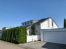 Top of the line! Impressive SFH with a total of 3.400 SQFT in Stuttgart, GE