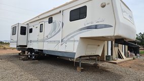 2000 Carri-Lite Fifth Wheel (Goose Neck) in Alamogordo, New Mexico