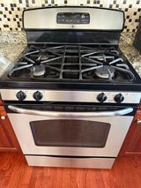 Gas Stove / Range in Batavia, Illinois