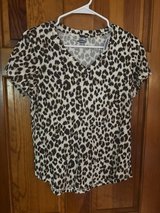New Old Navy Animal Print V-Neck Top-Small in Batavia, Illinois