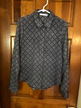 JustFab Gray/Black Geometric Chain Print Blouse-Medium in Plainfield, Illinois