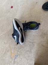 girls Nike volleyball shoe size 6.5 in Aurora, Illinois
