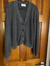 Women’s Old Navy Gray Ribbed Knit Short Cardigan - Medium in Batavia, Illinois