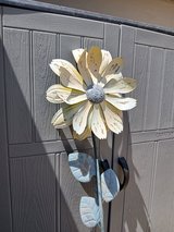 Sunflower yard decor in Alamogordo, New Mexico
