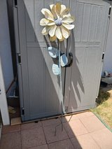 Sunflower yard decor in Alamogordo, New Mexico