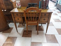 Sligh-Lowry 5 Drawer Desk in Fort Leonard Wood, Missouri