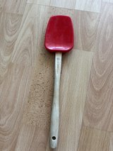 Original Le Creuset Red Silicone Spatula with Wood Handle – Great Condition in Stuttgart, GE