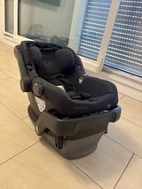 Uppababy Mesa V2 Car Seat with Base in Stuttgart, GE
