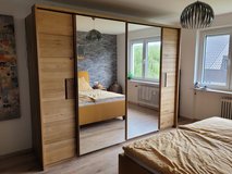 Geräumiger Kleiderschrank mit Spiegel & Beleuchtung in Stuttgart, GE