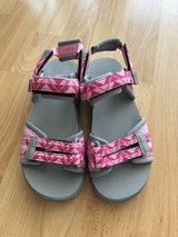 BRAND NEW & UNWORN Jack Wolfskin Girls Sandals Size 35 in Stuttgart, GE