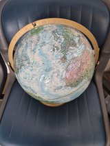 rotierender Globus (spinning world globe) in Wiesbaden, GE